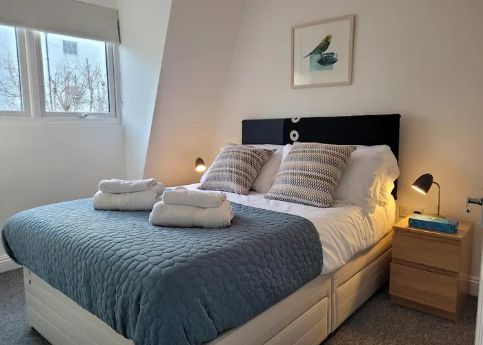 Cosy Quiet Two Bedroom House Near Town Centre
