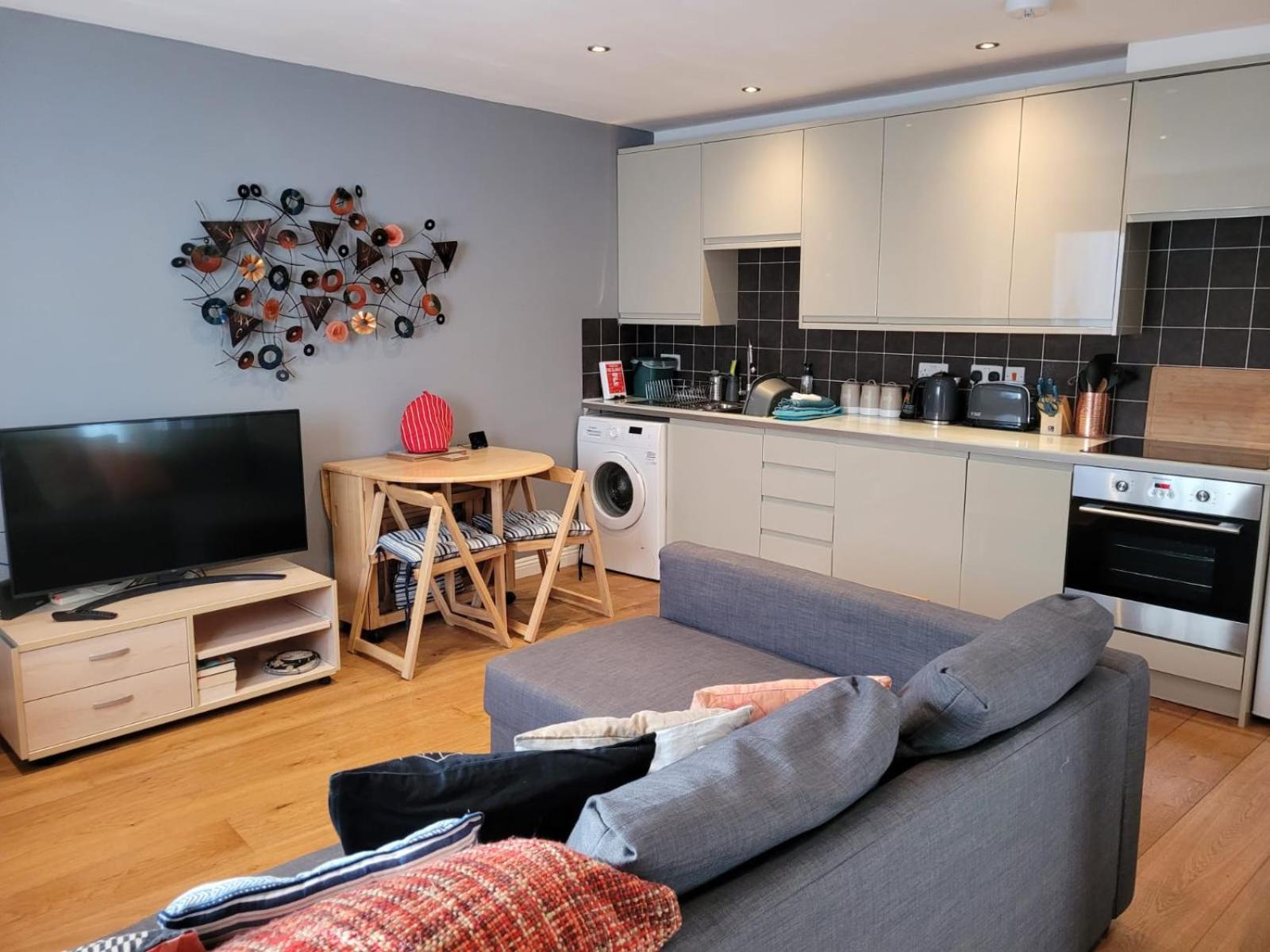 Cosy Quiet Two Bedroom House Near Town Centre Сasa de vacaciones *